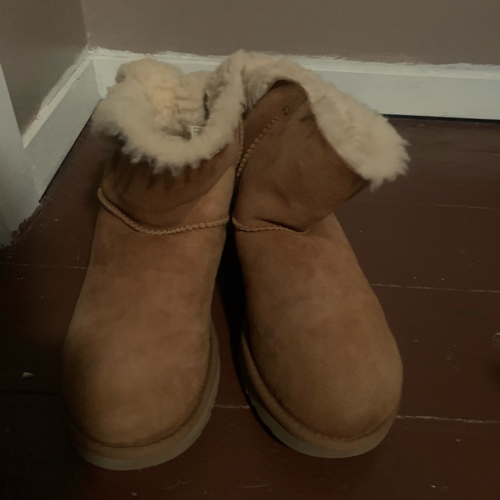 Mini Bailey bow uggs